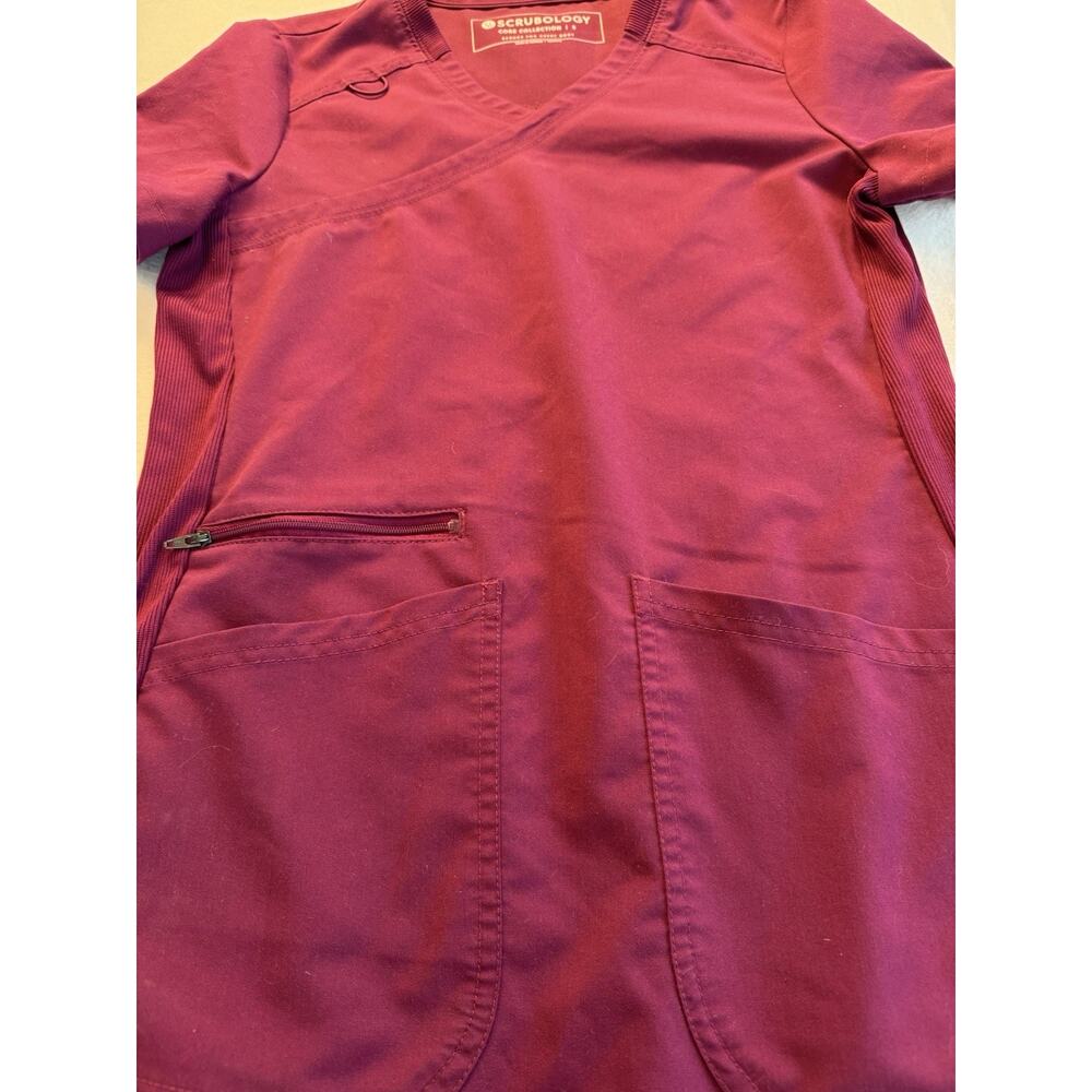 Scrubology Ladies Wine Red Mock Wrap Scrub Top‎ Size Small - Picture 3 of 6